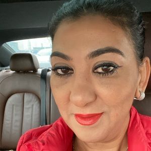 Meet your Posher, Amna